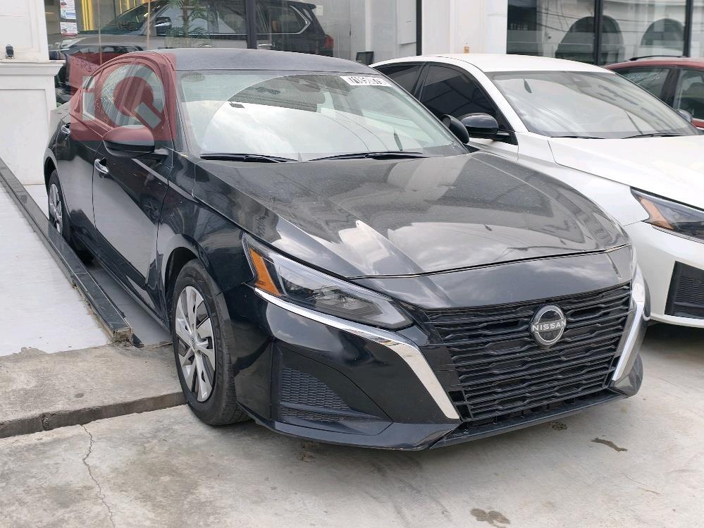 نيسان ألتيما